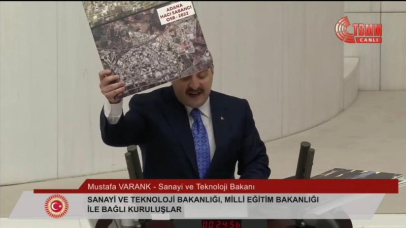 BAKAN VARANK, AOSB'Yİ ÖRNEK GÖSTERDİ