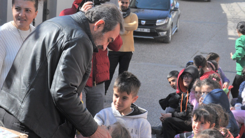 ÇUKUROVA’DA DEPREMZEDE ÇOCUKLAR EĞLENDİ