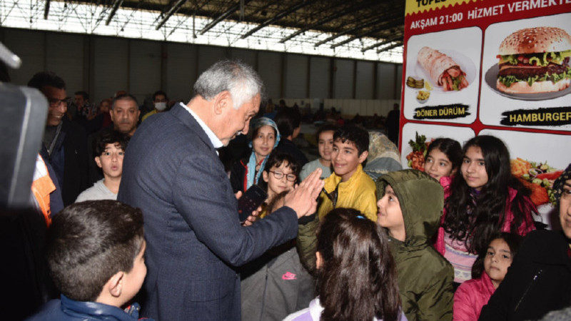 Başkan Zeydan Karalar, “Afetten etkilenen vatandaşlarımızın yanında olmaya devam edeceğiz.”