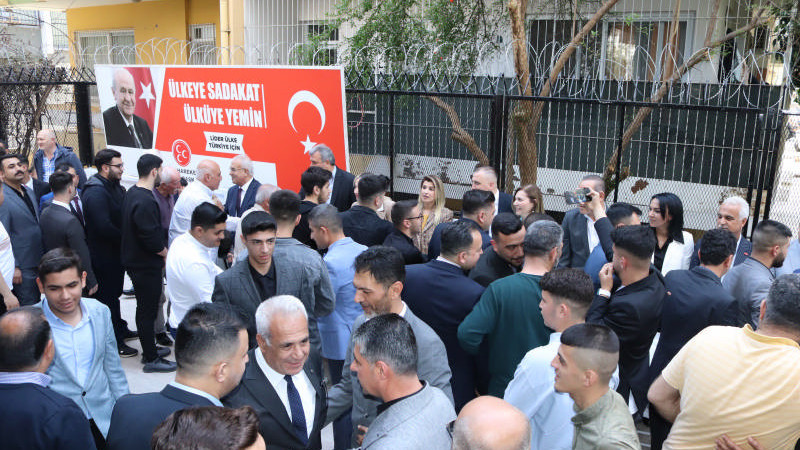 MHP Adana İl Başkanlığı’nın düzenlediği bayramlaşma töreni yoğun ilgi gördü.