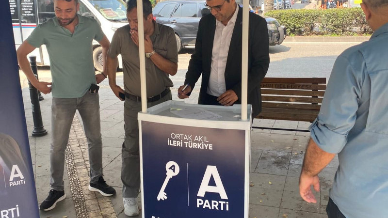Adana’da Siyasetin Yeni Yüzü: Anahtar Parti Sahaya İndi