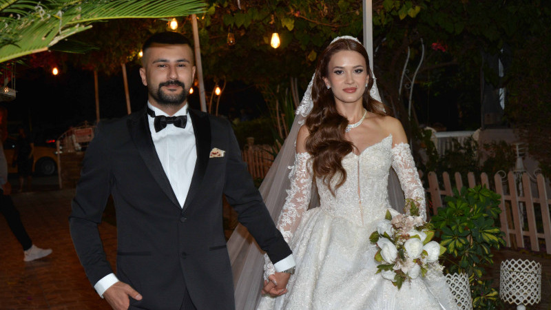 BEŞ YILLIK ARKADAŞLIKLARINI EVLİLİKLE TAÇLANDIRDILAR