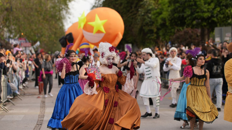 ADANA KARNAVAL COŞKUSUNU DOYASIYA YAŞADI