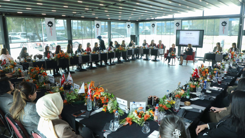 Kadın Liderliği Geleceği Şekillendiriyor”