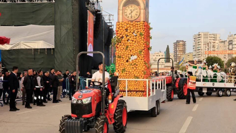ADANA’DA YAĞMUR NEDENİYLE KARNAVAL STANTLARI 3 GÜN DAHA UZATILDI
