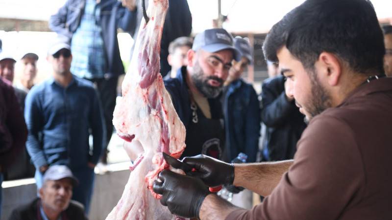 SARIÇAM’SA KURBAN KESİM ELEMANI KURSU TAMAMLAND