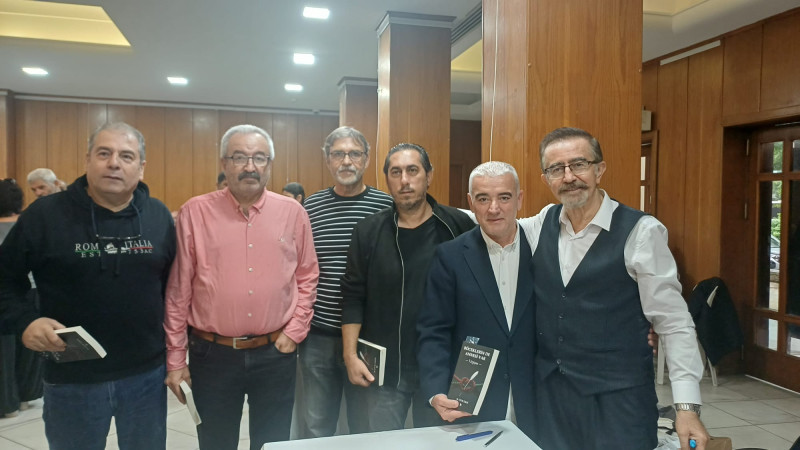 Gazeteci Ufuk Tekin ilk kitabını imzaladı